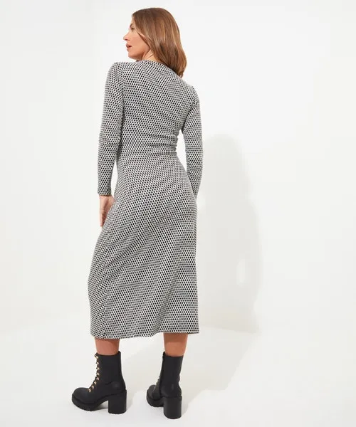 Dresses Apparel Joebrowns Geo Jacquard Ruched Side Jersey Dress BlackWhite Dresses Apparel Joebrowns Geo Jacquard Ruched Side Jersey Dress BlackWhite