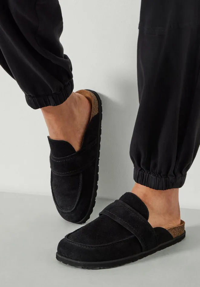 Hush Flats Women Pia Padded Suede Mules Black Hush Flats Women Pia Padded Suede Mules Black