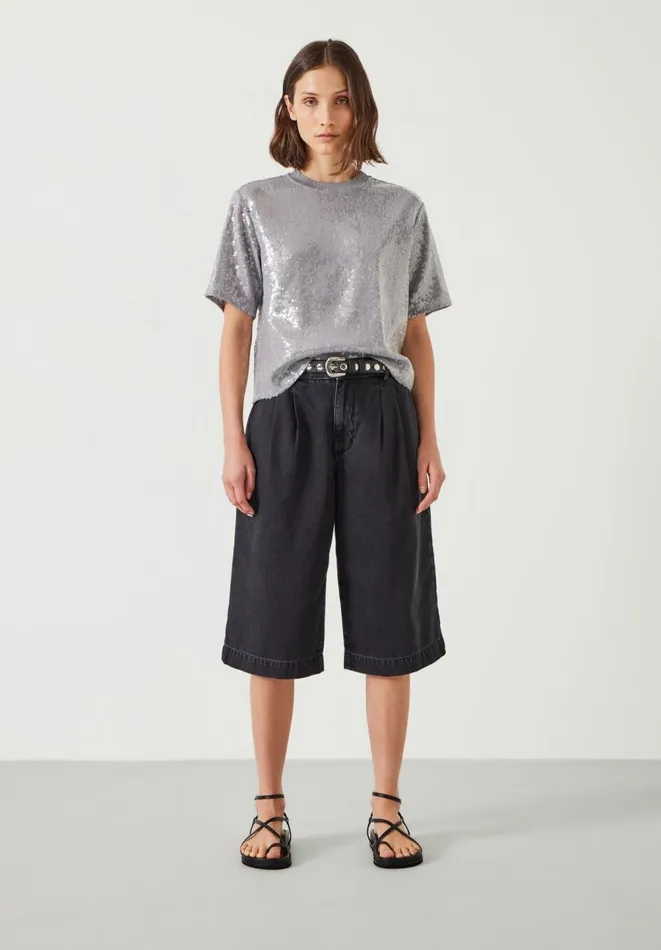 Hush Jeans Women Lya Cropped Denim Bermuda Shorts Washed Black Hush Jeans Women Lya Cropped Denim Bermuda Shorts Washed Black