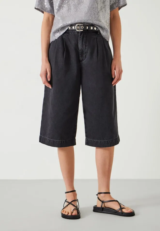 Hush Jeans Women Lya Cropped Denim Bermuda Shorts Washed Black Hush Jeans Women Lya Cropped Denim Bermuda Shorts Washed Black