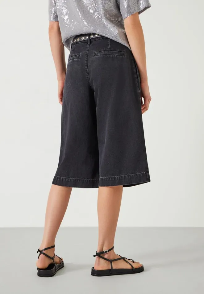 Hush Jeans Women Lya Cropped Denim Bermuda Shorts Washed Black Hush Jeans Women Lya Cropped Denim Bermuda Shorts Washed Black