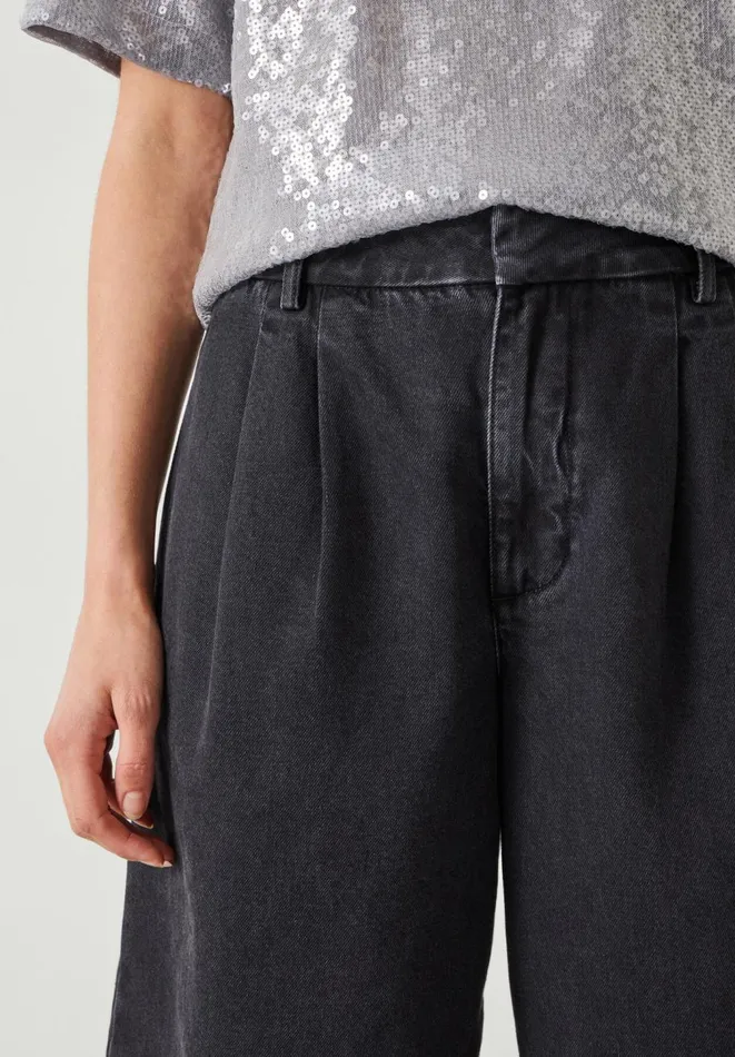 Hush Jeans Women Lya Cropped Denim Bermuda Shorts Washed Black Hush Jeans Women Lya Cropped Denim Bermuda Shorts Washed Black