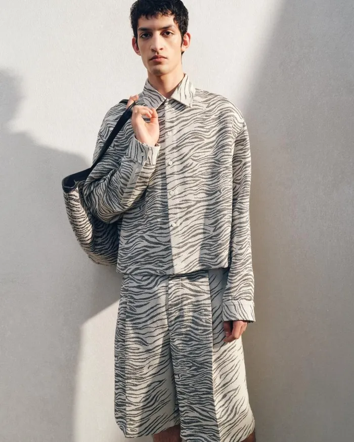 Men Trousers and Shorts JACQUEMUS The Navega Shorts Jacquard Mottled Zebra Black Men Trousers and Shorts JACQUEMUS The Navega Shorts Jacquard Mottled Zebra Black