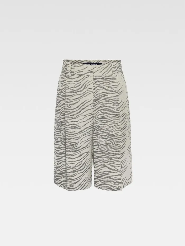 Men Trousers and Shorts JACQUEMUS The Navega Shorts Jacquard Mottled Zebra Black Men Trousers and Shorts JACQUEMUS The Navega Shorts Jacquard Mottled Zebra Black