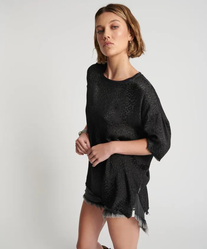 One Teaspoon Tops LEOPARD JACQUARD SATIN TEE 8211 Women One Teaspoon Tops LEOPARD JACQUARD SATIN TEE 8211 Women