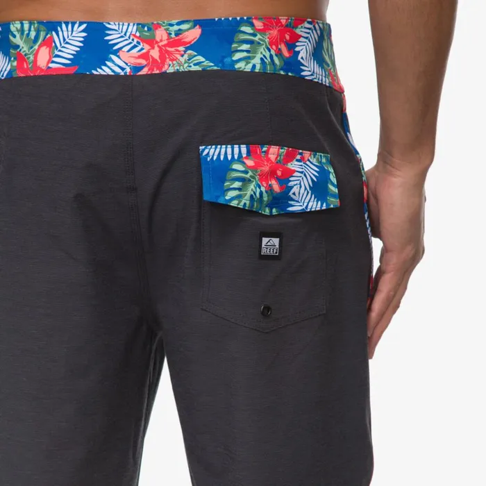 Reef Shorts Boardshorts and Pants Men Mullen FW Wvn Short Caviar Reef Shorts Boardshorts and Pants Men Mullen FW Wvn Short Caviar