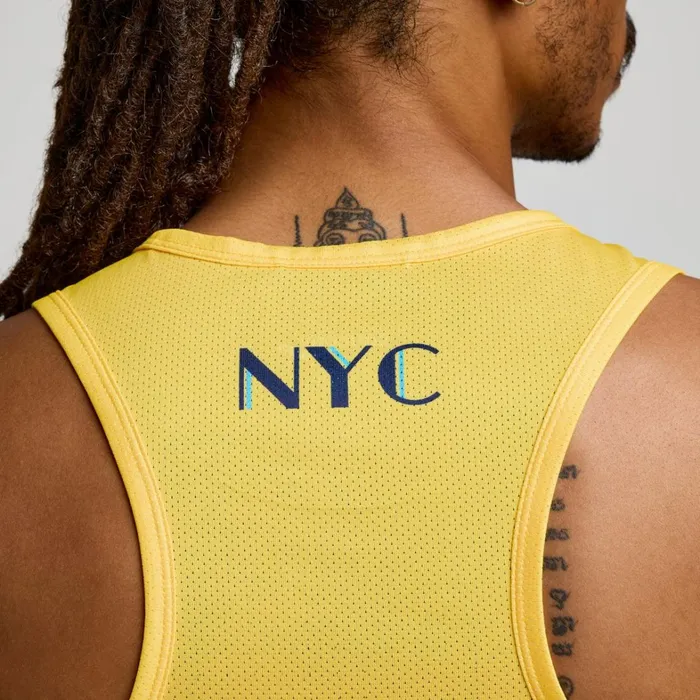 Saucony Tops Men Nyc Stopwatch Graphic Singlet New York 2024