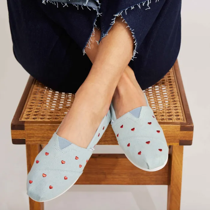 Toms TOMS Classics Alpargata Cloudbound Denim Embroidered Hearts 8211 Women Toms TOMS Classics Alpargata Cloudbound Denim Embroidered Hearts 8211 Women
