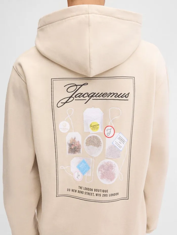 WomenMen Sweatshirts and Joggings JACQUEMUS The London Hoodie Print Tea Collection WomenMen Sweatshirts and Joggings JACQUEMUS The London Hoodie Print Tea Collection