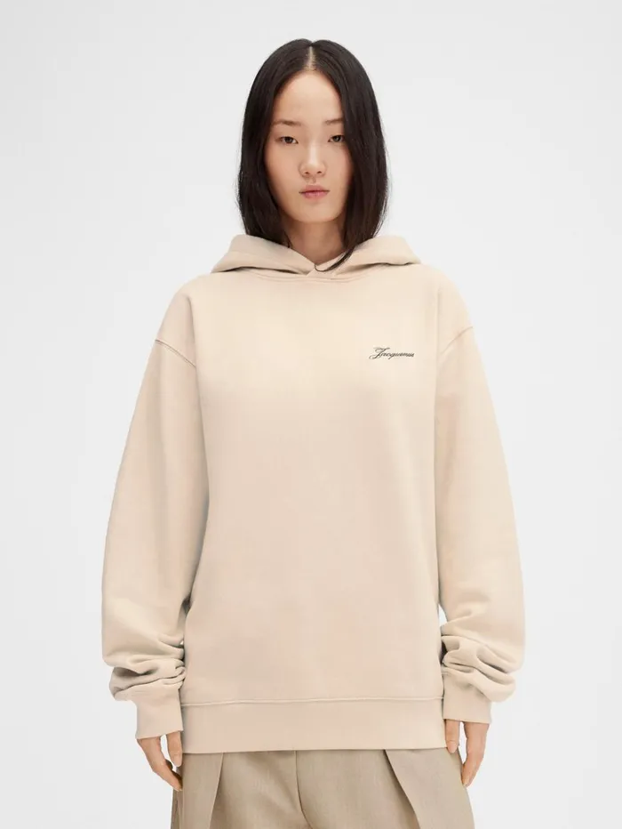 WomenMen Sweatshirts and Joggings JACQUEMUS The London Hoodie Print Tea Collection WomenMen Sweatshirts and Joggings JACQUEMUS The London Hoodie Print Tea Collection