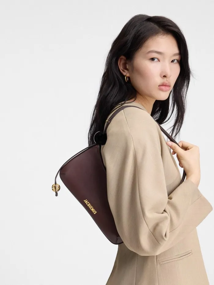 Women Shoulder Bags JACQUEMUS The Bisou Perle Medium Brown Women Shoulder Bags JACQUEMUS The Bisou Perle Medium Brown