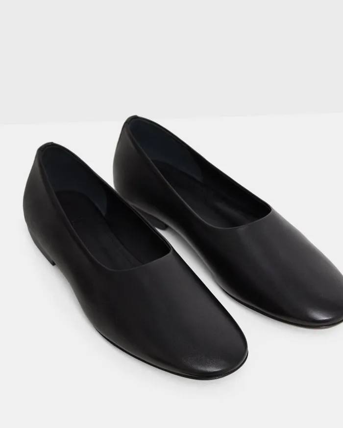 Women Theory Shoes Round Flat In Leather Black