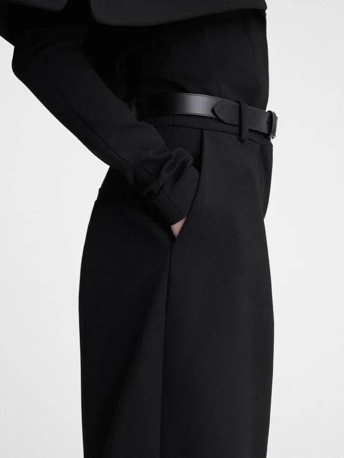 Women Trousers and Shorts JACQUEMUS The Amalfi Bermuda Shorts Black Women Trousers and Shorts JACQUEMUS The Amalfi Bermuda Shorts Black