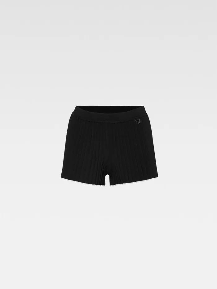 Women Trousers and Shorts JACQUEMUS The Pleated Knit Shorts Black Women Trousers and Shorts JACQUEMUS The Pleated Knit Shorts Black